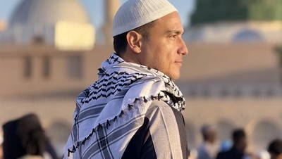 Momen Hamish Daud Rayakan Ultah dengan Umrah