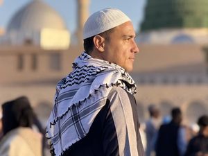 Momen Hamish Daud Rayakan Ultah dengan Umrah