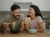 Digerebek di Hotel Saat Ramadan, Pasangan Ini Ketahuan Makan Mi Instan