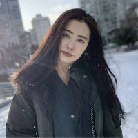 Joey Wong menjadi salah satu ikon kecantikan China dan Hong Kong di era 1980-an. Namanya melejit setelah membintangi film legendaris A Chinese Ghost Story pada 1987. Foto: Dok. Instagram, Weibo