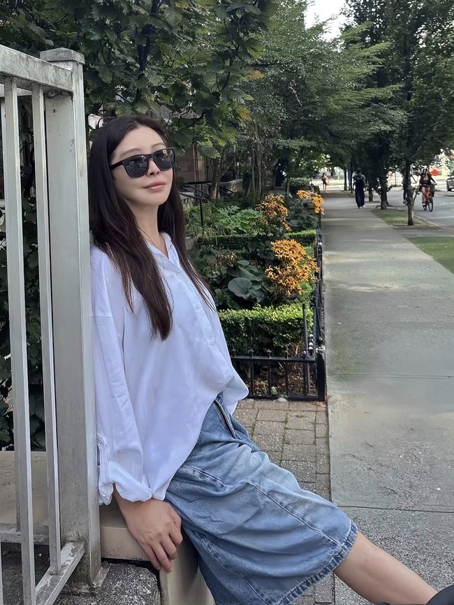 Tak perlu waktu lama dalam berkarier, Joey Wong sukses menjadi primadona film Mandarin. Selama bertahun-tahun, Joey Wong memainkan banyak peran ikonik dalam film, seringkali sebagai makhluk supernatural. Foto: Dok. Instagram, Weibo