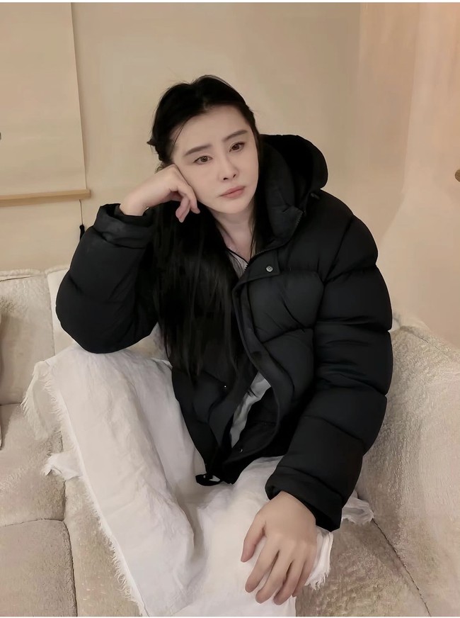 Nah bagaimana menurutmu penampilan Joey Wong saat ini?  Foto: Dok. Instagram, Weibo