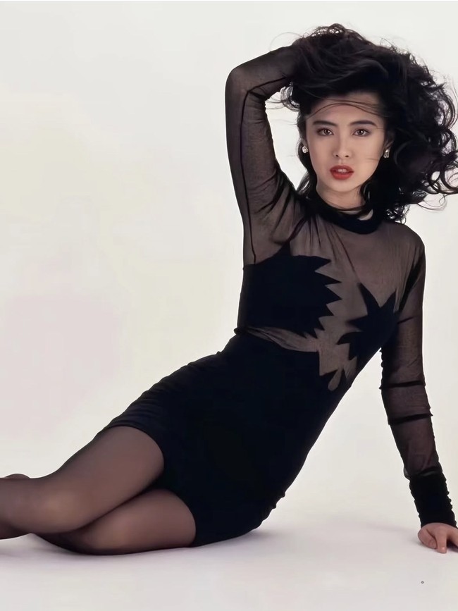 Joey Wong debut sebagai model iklan komersil untuk merek Adidas di usia 15 tahun. Pada 1984, ia kemudian terjun di dunia akting lewat film Lake Sprite. Foto: Dok. Instagram, Weibo