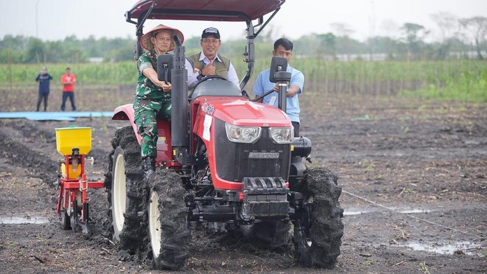 Kegiatan penanaman jagung serentak di Ogan Ilir.