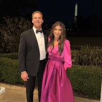 Heboh Eks Menteri Trump, Suaminya Kepergok Jadi Wanita, Pakai Payudara Palsu