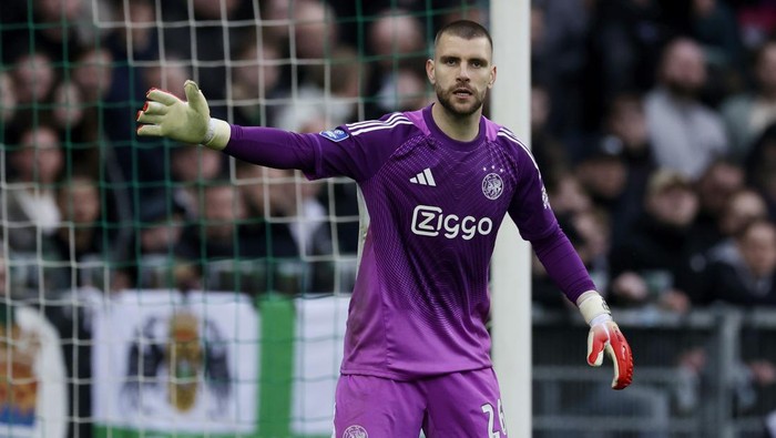 GRONINGEN, NETHERLANDS - MARCH 7: Maarten Paes of Ajax  during the Dutch Eredivisie  match between FC Groningen v Ajax at the Hitachi Capital Mobility Stadion on March 7, 2026 in Groningen Netherlands (Photo by Roy Lazet/Soccrates/Getty Images)