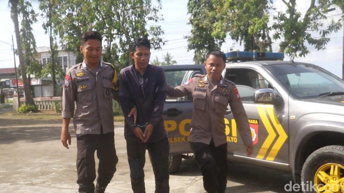 Tukang bentor pria berinisial SA (44) di Kabupaten Polewali Mandar (Polman), Sulawesi Barat (Sulbar) menikam rekannya sesama tukang bentor, WA (45).