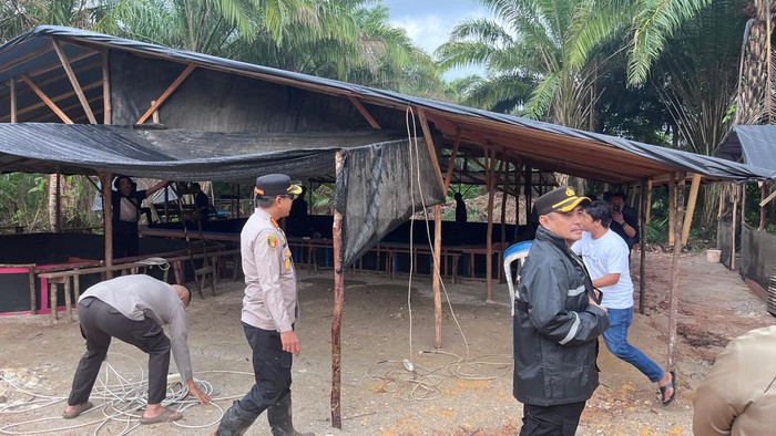 Polisi menggerebek arena sabung ayam di Pangkalpinang