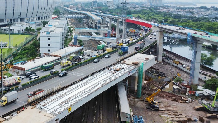 Proyek Jalan Tol Ancol Timur – Pluit (Elevated) Harbour Road II di Papanggo, Tanjung Priok, Jakarta Utara.