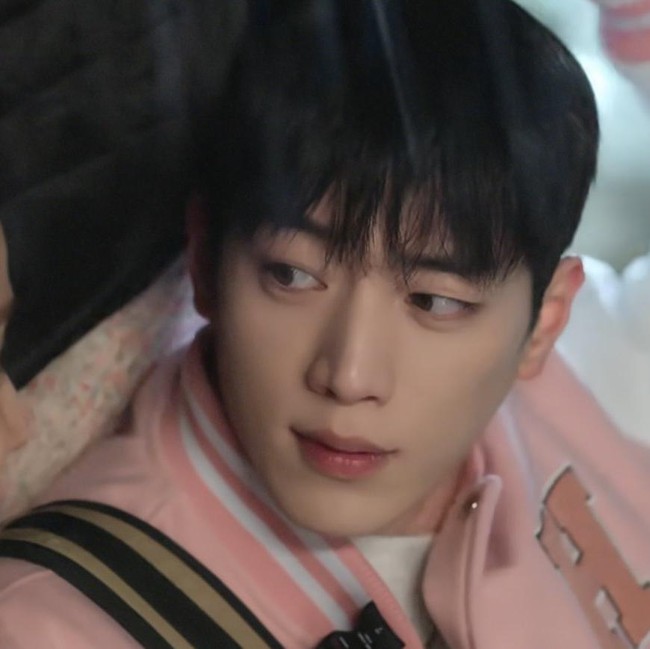 Potret Seo Kang Joon Jadi Pacar Jisoo BLACKPINK, Visualnya Viral Bak AI