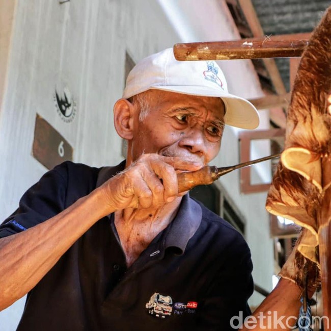 Cerita Mbah Pamujo Tukang Servis Bedug Ponorogo