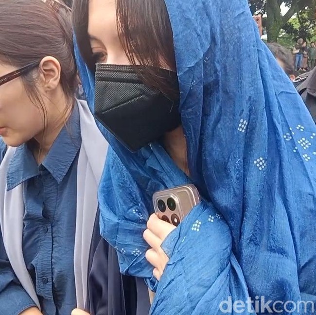 Sheila Dara Tegar Lihat Vidi Aldiano Dimakamkan