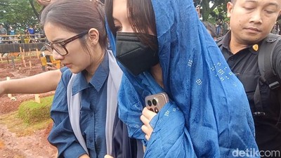 Sheila Dara Tegar Lihat Vidi Aldiano Dimakamkan