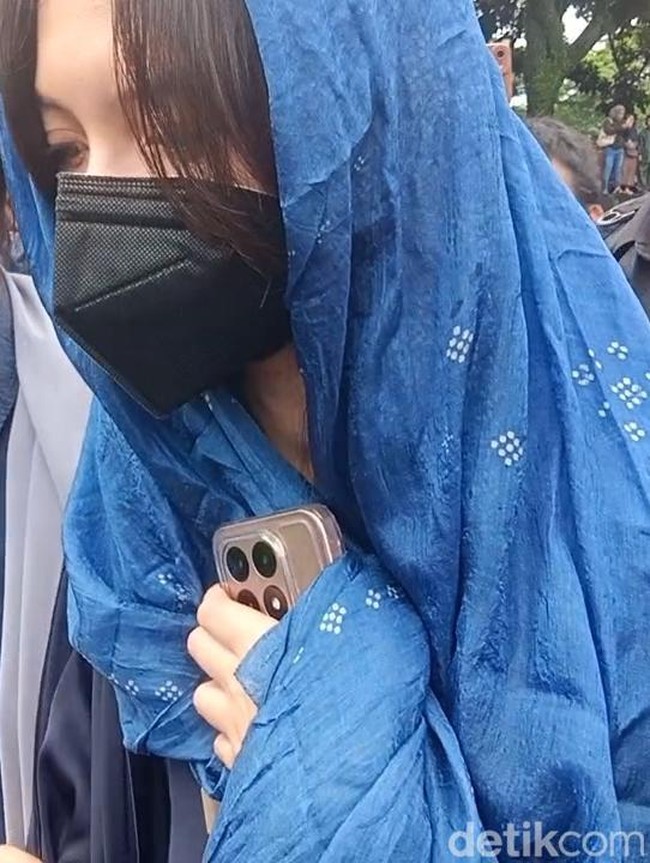 Sheila Dara Tegar Lihat Vidi Aldiano Dimakamkan