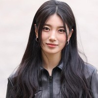 Tak sedikit fansite Suzy yang datang untuk memberikan dukungan dan melihatnya dari dekat di Paris. Foto: dok. X