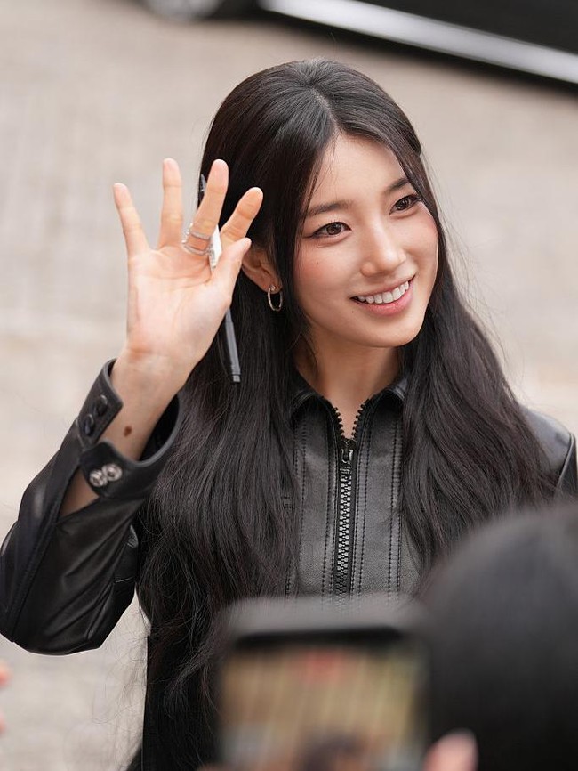 Visualnya Legendaris, Suzy Jadi Magnet di CELINE Paris Fashion Week 2026