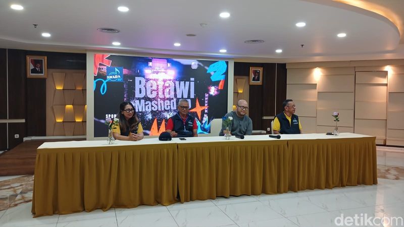 Konferensi pers peluncuran master song terbaru berjudul Betawi Mash Up oleh komunitas paduan suara Swara Jakarta '80s (SJ'80s), di Gedung BPH Migas, Mampang Tendean, Jakarta Selatan, Minggu (8/3/2026).