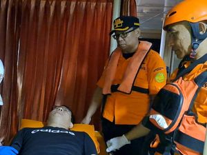 Nyeri Ginjal Kambuh Saat Berlayar, Kru Kapal China Dievakuasi ke Kupang