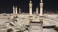 Vanesha Prescilla memperlihatkan foto dengan pemandangan kompleks Masjidil Haram yang berlokasi di Makkah, Arab Saudi. (Foto: dok Instagram vaneshaass)