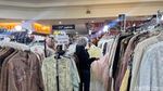 Jelang Lebaran, DTC Surabaya Dipadati Warga Berburu Baju Baru