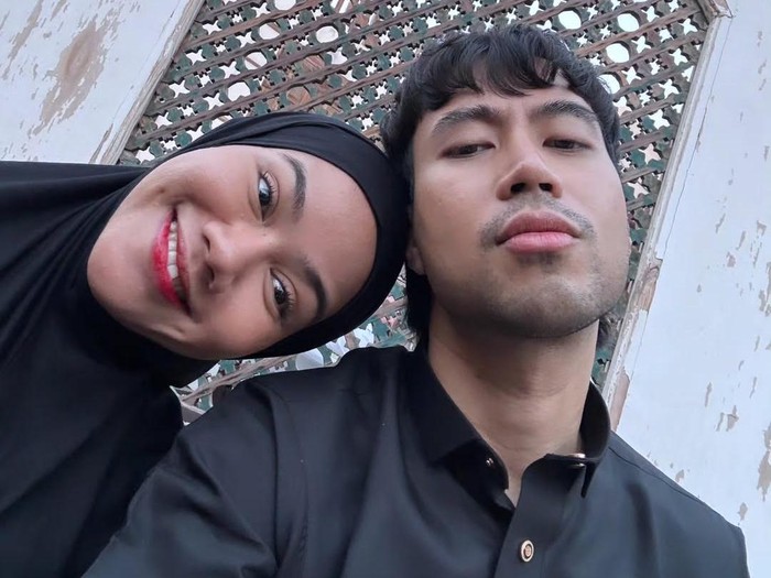 Yura Yunita terbang dari Madinah untuk tepati janji bertemu dengan Vidi Aldiano.
