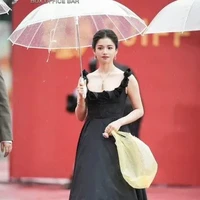 Viral Artis China Pakai Tas Kresek Disangka Barang Branded, Begini Faktanya