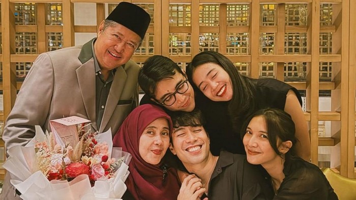 Ibunda Vidi Aldiano Doakan Sheila Dara Bisa Jalani Kehidupan Lebih Kuat