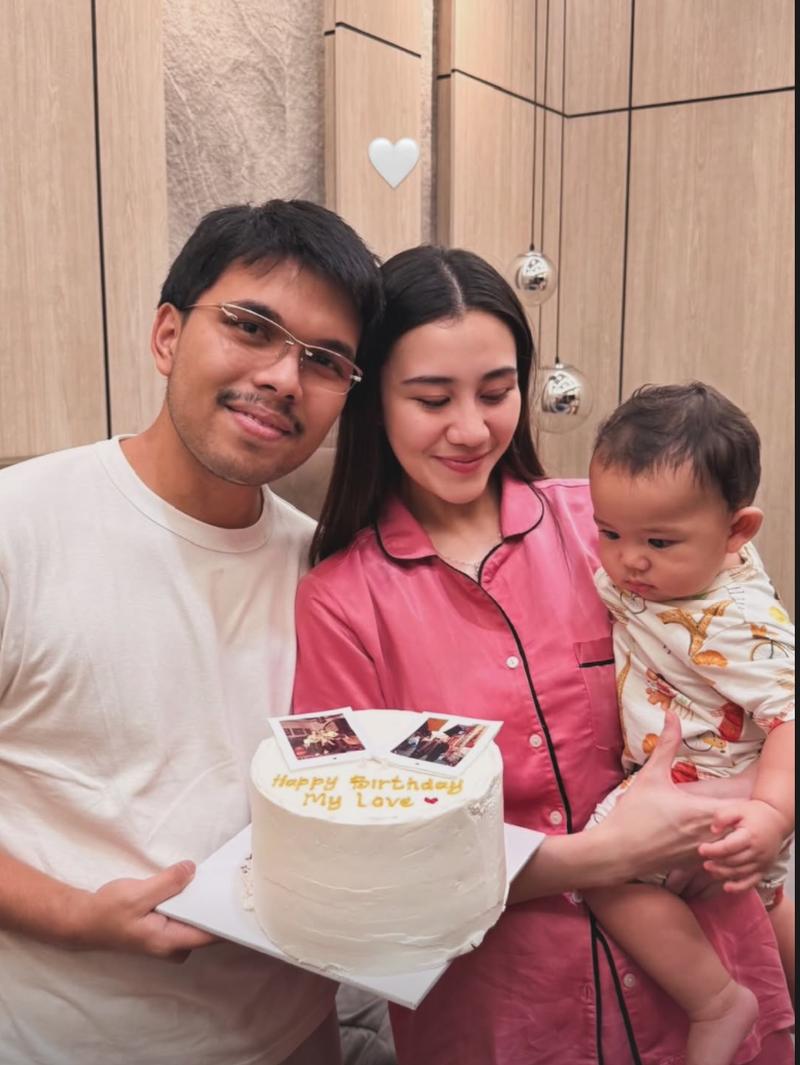 Dirayakan Sederhana, Intip Kado Ultah Mewah Thariq Untuk Aaliyah Massaid