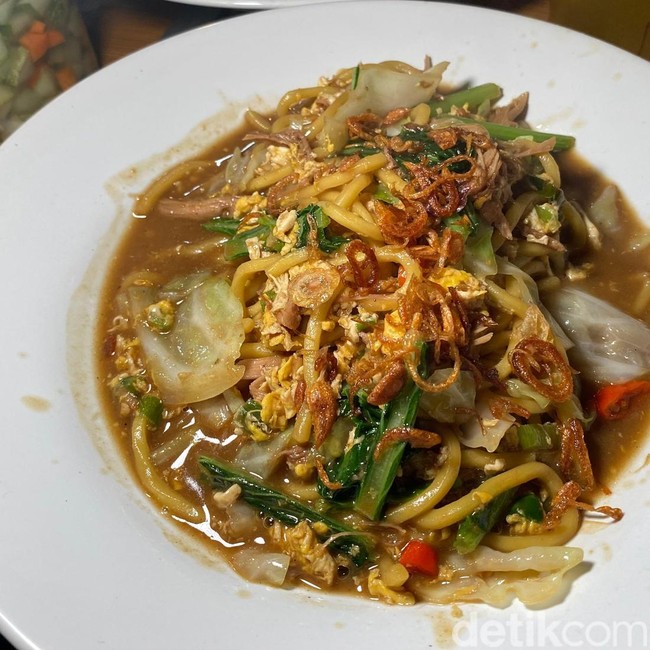 Nyobain Bakmi Godog Brisket dan Bakmi Nyemek Bebek yang Hits di Cipete