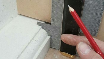 Alat Pertukangan Ini Dilengkapi dengan Pin untuk Membuat Garis Luar Suatu Bentuk Foto: Boredpanda