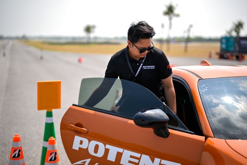 Bridgestone Potenza Adrenalin RE005