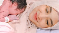 Chaca Thakya melahirkan di Rumah Sakit Vitalaya. Anak ketiganya berjenis kelamin perempuan. (Foto: dok Instagram rickyperdana06)