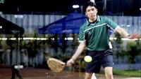 Dia mengatakan meskipun introvert, sangat senang berbagi ilmu yang dia bisa. Termasuk soal padel. Desta mengaku saat ini dirinya berada di peringkat 60 nasional. Foto: Instagram @desta80s