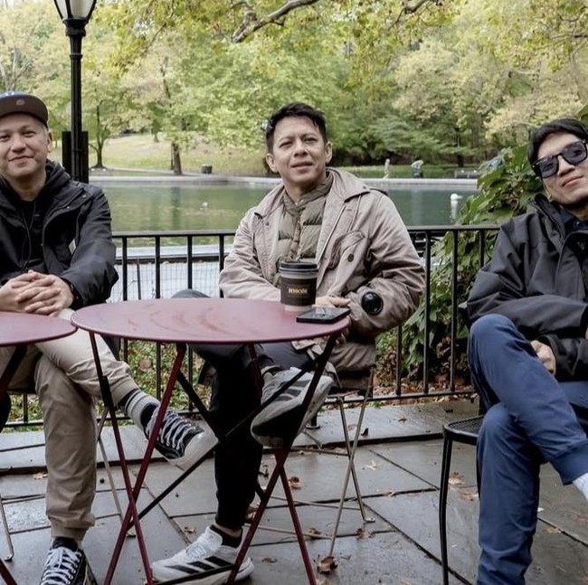 Momen Desta Mahendra Ngopi bareng The Dudas dan Makan Bareng Mantan Istri