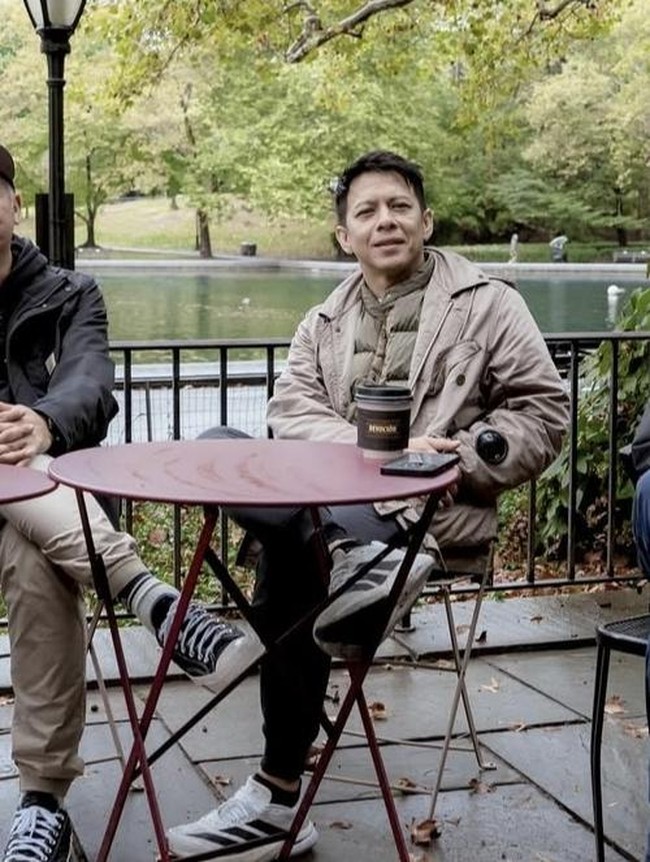 Momen Desta Mahendra Ngopi bareng The Dudas dan Makan Bareng Mantan Istri