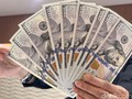 Dollar Tembus Rp 18 Ribu, Masyarakat Bersuara: Udah 18K!
