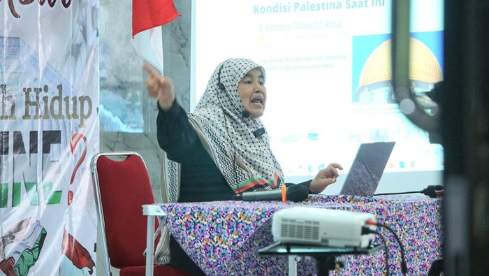 Dr. Maimon Herawati, M.Litt.