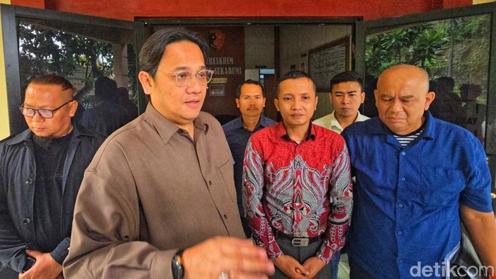 Farhat Abas mendampingi Anwar Satibi, Ayah Kandung bocah NS yang diduga tewas dianiaya