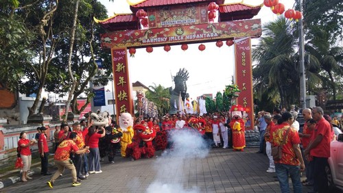 Festival Imlek 2026 dan Cap Go Meh 2577 menghadirkan parade lintas budaya dan agama digelar di Tabanan, Senin (9/3/2026). (Krisna Pradipta/detikBali)