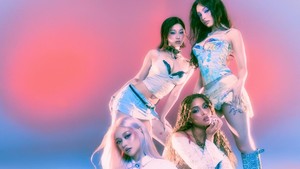 GIRLSET lahir dari proyek audisi A2K (America2Korea) pada tahun 2023. JYP kerja sama dengan Repulic Records untuk mencari member girlband, dilatih ala K-Pop, lalu didebutkan sebagai VCHA dengan formasi 6 member pada 2024. Pada tahun 2025 VCHA rebranding  jadi GIRLSET setelah ditinggal 2 member. (Foto: dok. JYP Entertainment/Republic Records)