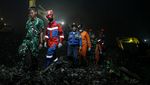 Gunungan Sampah Bantargebang Longsor, 4 Orang Tewas