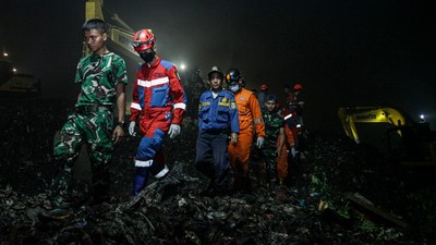 Bingkai Sepekan : Duka Vidi Aldiano hingga Longsor Bantargebang