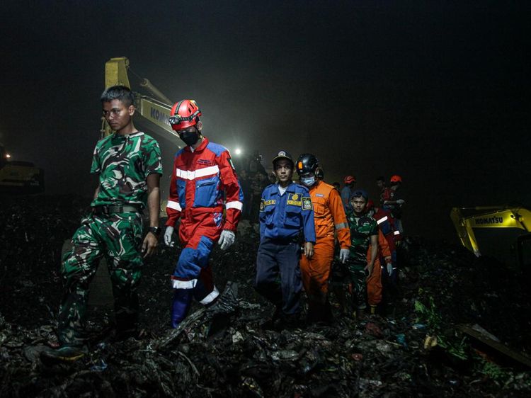 Bingkai Sepekan : Duka Vidi Aldiano hingga Longsor Bantargebang