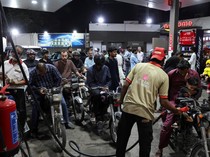 Pakistan Terapkan 50% WFH-Potong Tunjangan Bensin Akibat Harga BBM Naik