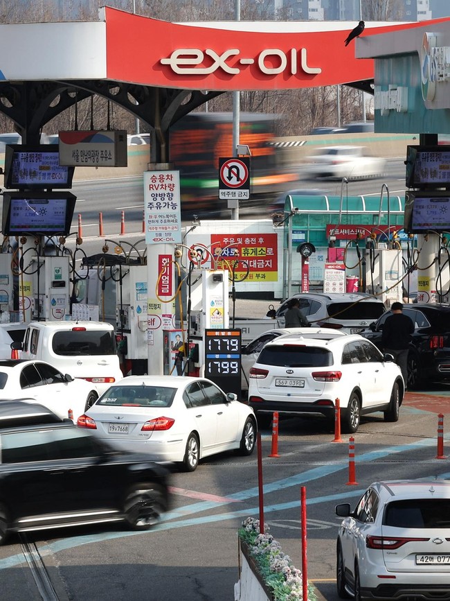 Harga Minyak Mentah Hampir US$110, Dunia Dilanda Kepanikan