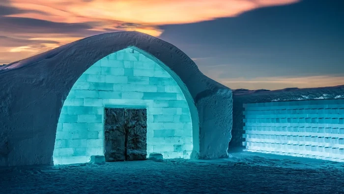 ICEHOTEL, hotel terbuat dari es di Swedia.