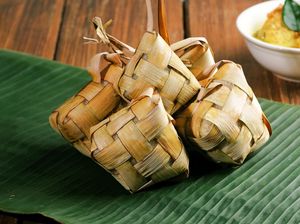 Cara Membuat Ketupat dari Janur, Anti Gagal dan Tahan Lama