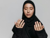 4 Amalan yang Bisa Dilakukan Wanita Haid atau Nifas Saat Malam Lailatul Qadar