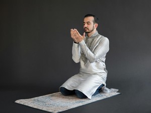 Dzikir dan Doa Setelah Salat Tahajud Sesuai Sunnah, Lengkap Arab dan Artinya
