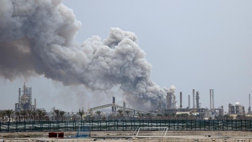Smoke rises following a strike on the Bapco Oil Refinery, amid the U.S.-Israeli conflict with Iran, on Sitra Island Bahrain, March 9, 2026. REUTERS/Stringer      TPX IMAGES OF THE DAY